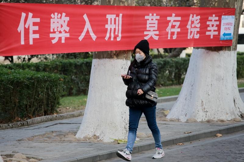 打牌上百场只赢不输，这听起来像是“赌神”在世，实则是“诈赌”骗局！武汉洪山警方这