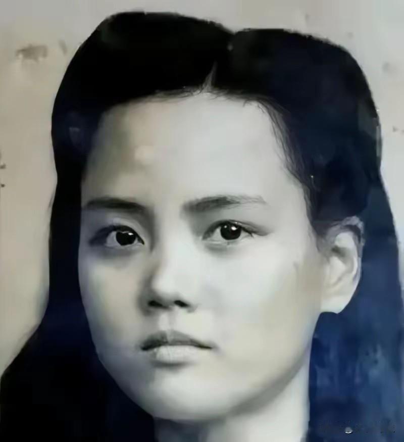 1943年底，地下党徐佩珩正在发电报，突然发现外面有日军跑动，徐佩珩赶紧收好东西