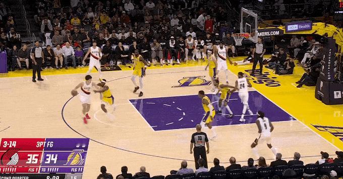 打不动！杨瀚森连续两次出手打铁！
在今天NBA常规赛开拓者对阵湖人的第二节比赛中