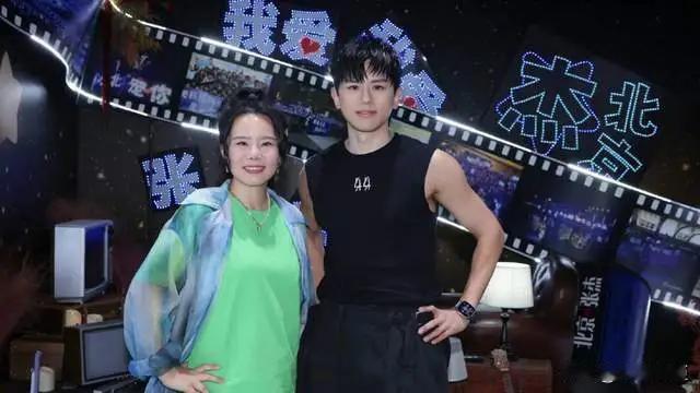 张杰一场演唱会，可把龚琳娜老师忙坏了，网友都绷不住了。

2023年8月26日，