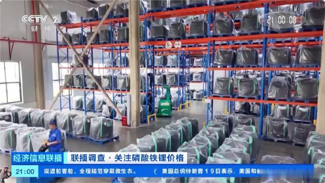 磷酸铁锂卖爆了磷酸铁锂一年价格直接翻倍，400公斤装从1万元涨到超2.5万元，即