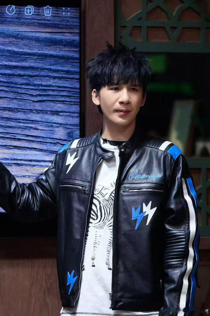 大张伟驾考最大受害人大侦探 大张伟简直是驾考界最大受害人，一碰方向盘车就状况百出