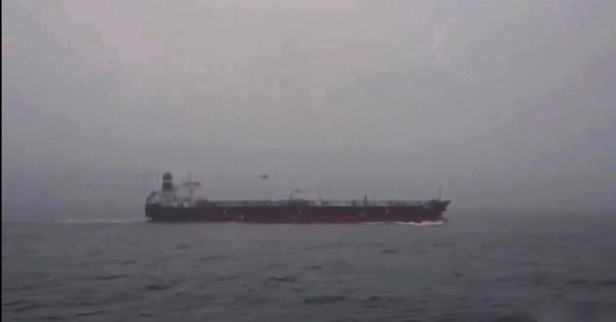 法国总统马克龙一句话，大西洋上空就拉响了警报。
他说：“我们扣了一艘俄罗斯的油轮
