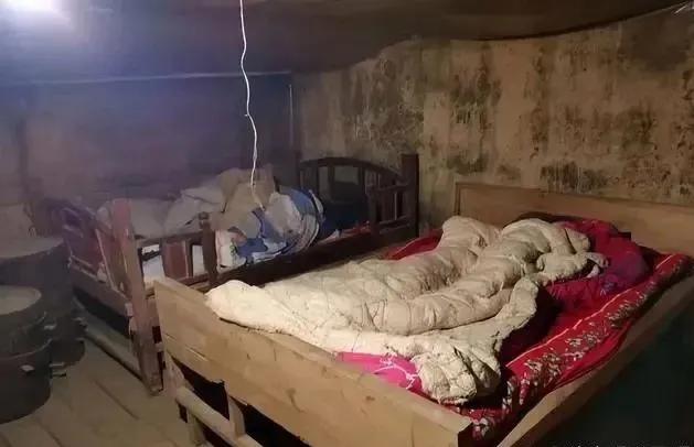 唯一的遗憾就是还没有碰过女人!
今年48岁的我已经选择在家躺平了，外出打工33年