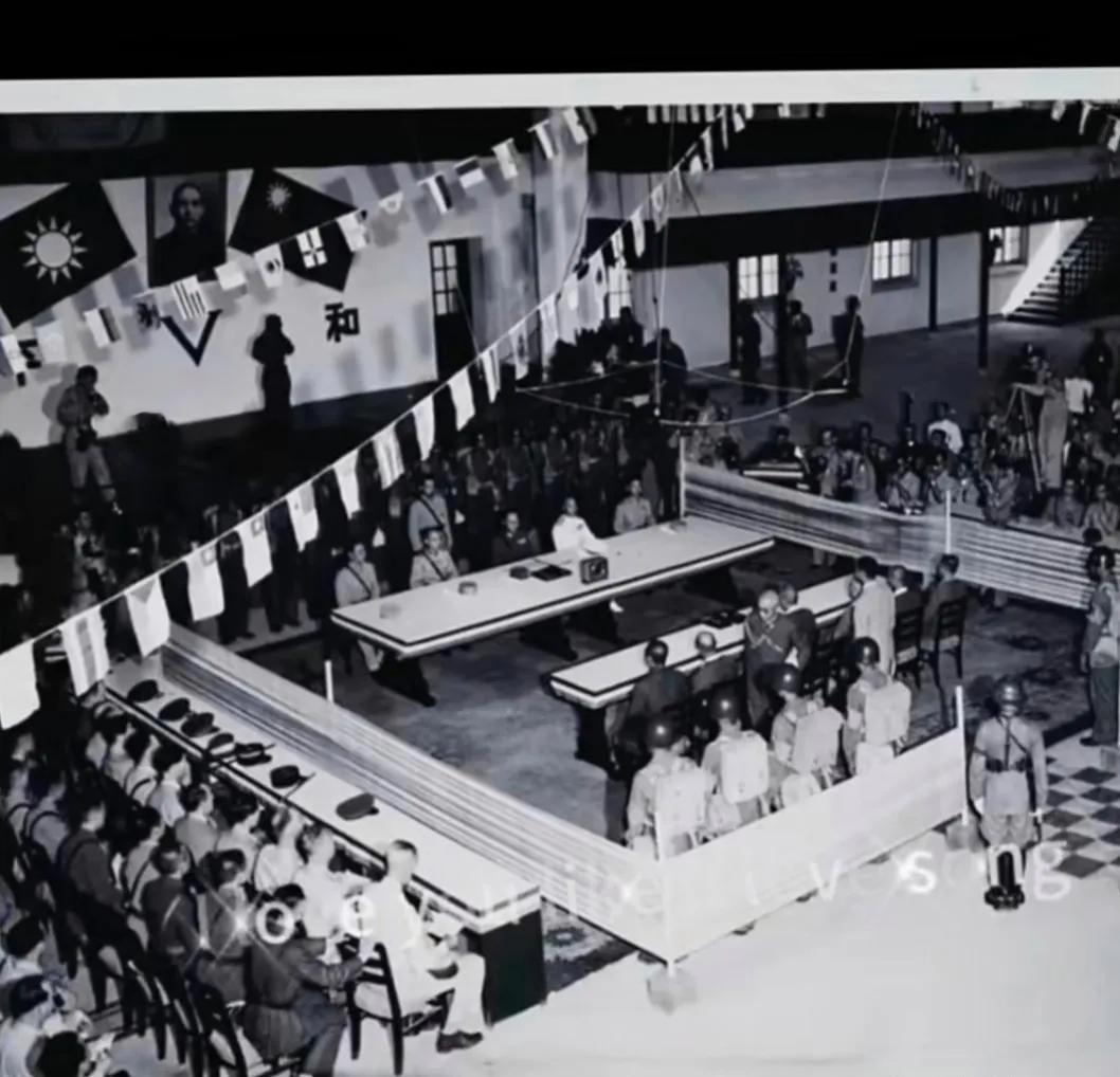 1945年9月9日上午9时，中国战区日军投降签字仪式在南京原中央陆军军官学校大礼