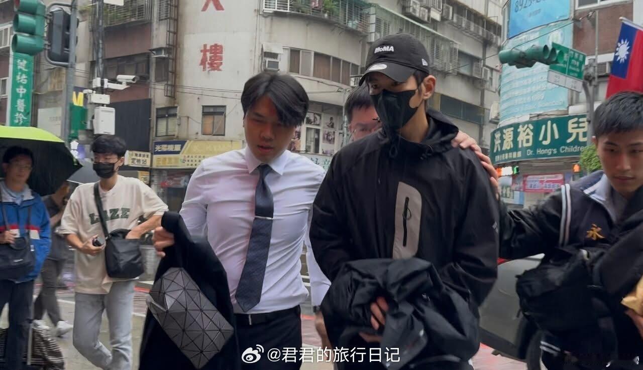 王大陆逃兵役一案持续发酵，今早陈柏霖、修杰楷、Energy张书伟三人也因逃兵役被