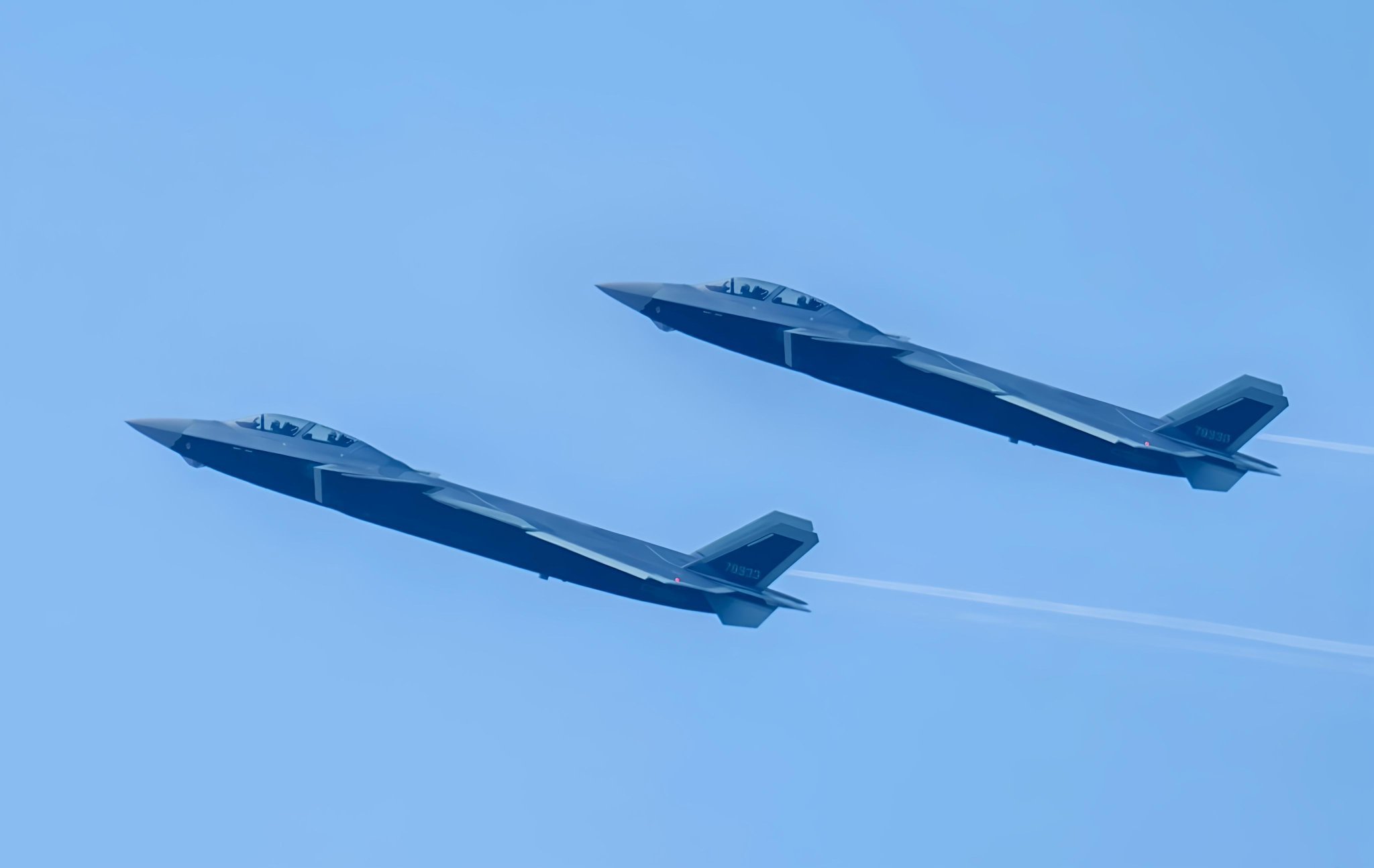 九三阅兵解读 全球首款五代半战斗机，歼-20S将引领未来空战格局！在九三大阅兵的