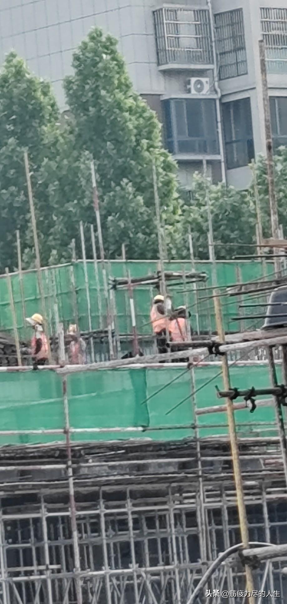 工地就是这么现实：不懂活、没自己人，早晚被挤走

你发现了吗，在工地上干活，如果