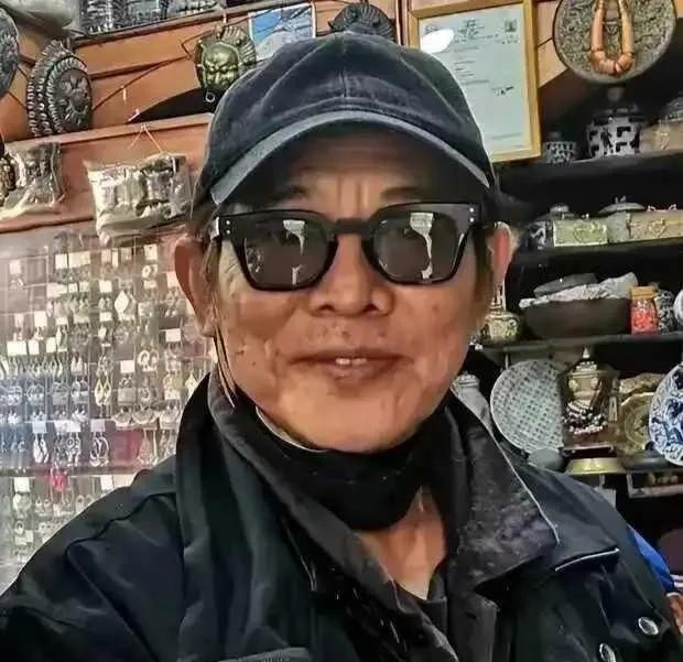 说好的习武可以强身健体延年益寿呢？李连杰重病缠身，洪金宝也坐上了轮椅。这两位可是