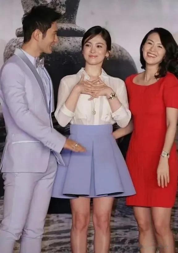 请给这三位的同框取个标题

网友：离婚男女[捂脸]