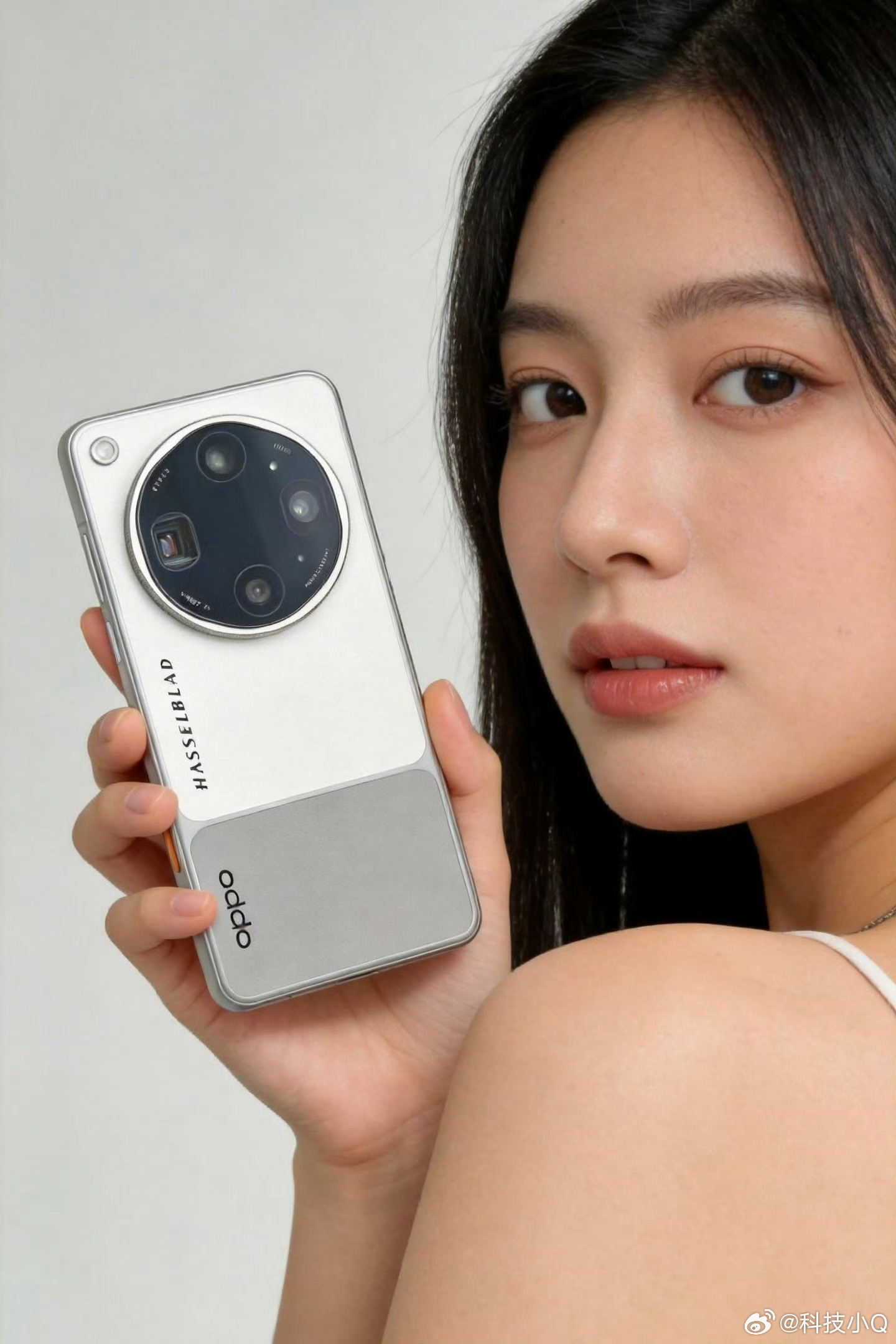 OPPO Find X9 Ultra官方图来了确实比黑色还要好看一些 