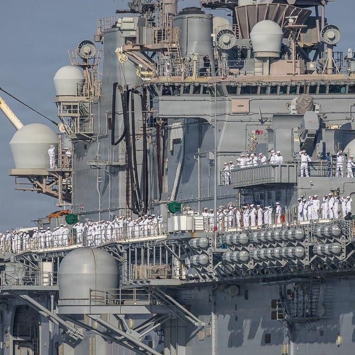 LHD-2 埃塞克斯号