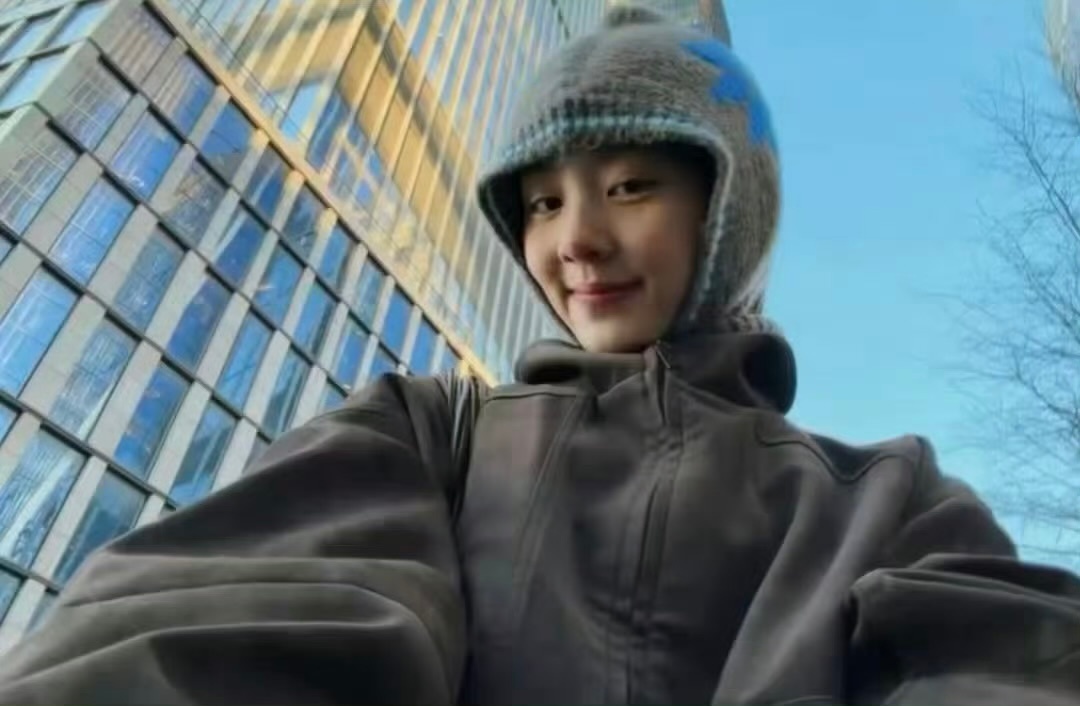 黄多多最新自拍多多真是越长越美啦，这气质，妥妥的小仙女