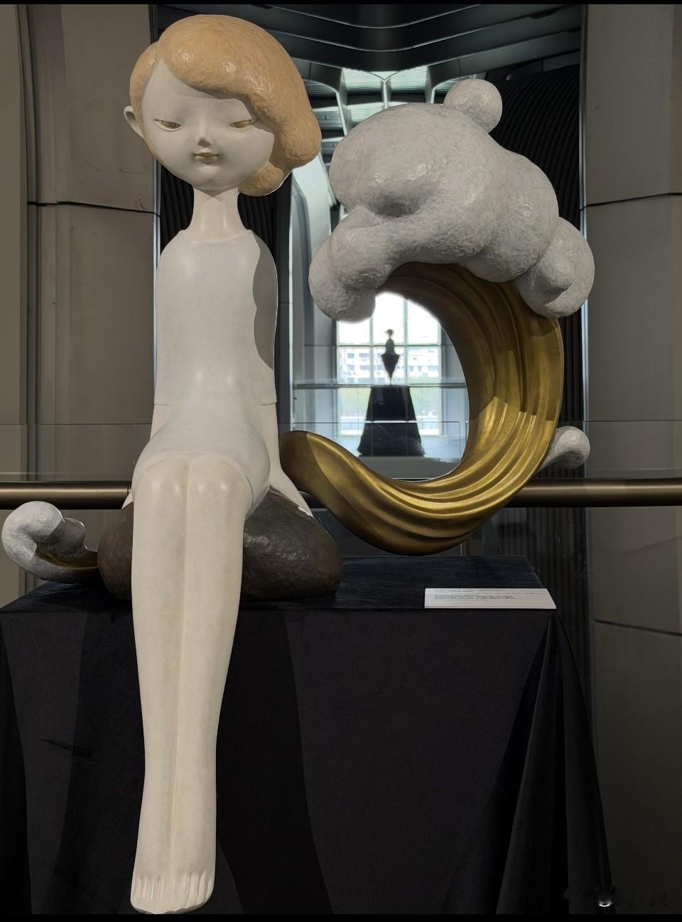 魔都看展
上海新晋艺术地标：嘉艺术
刚步入这里，就被这栋建筑硬控了三秒——空间本