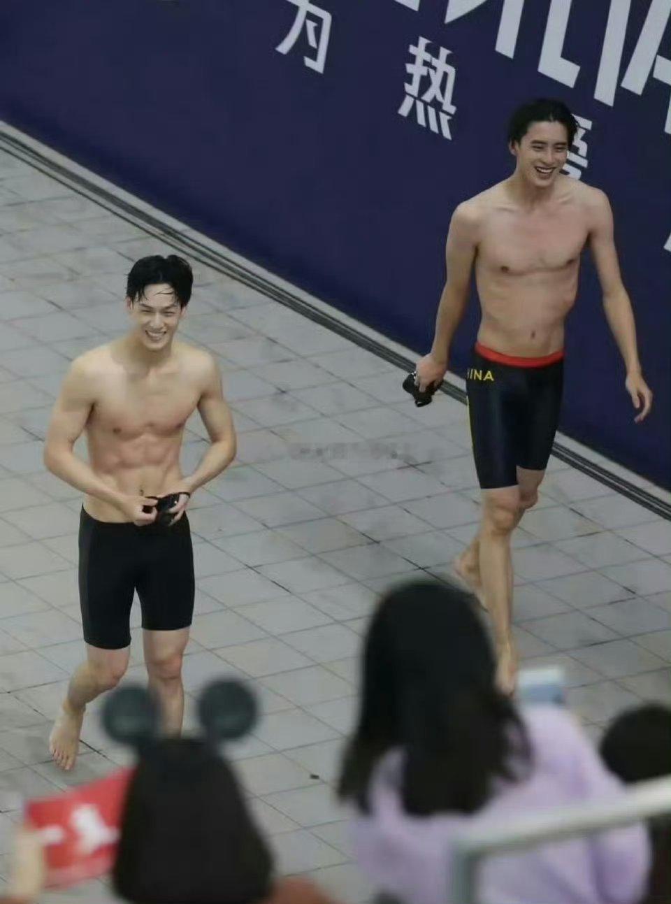 敖瑞鹏，李昀锐的同框旧照，来康康青涩时期的俩人 