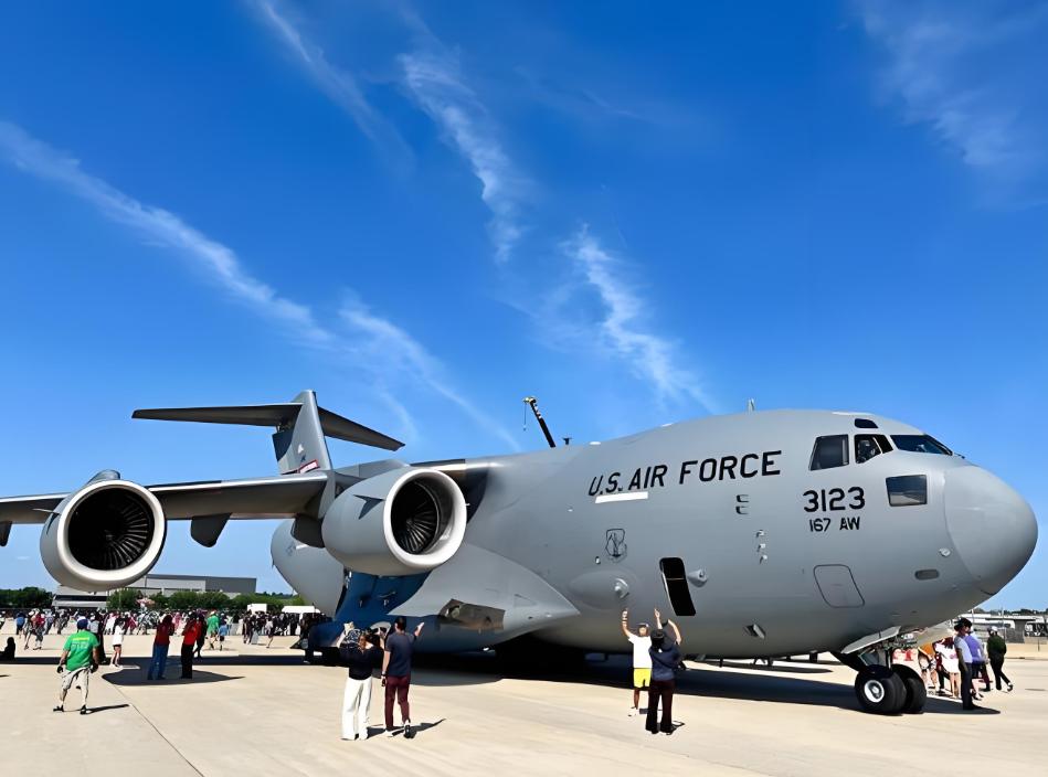 美军全球布局的趋势将很快被打破，退回北美很可能是不得已的要求。

美军之所以能够