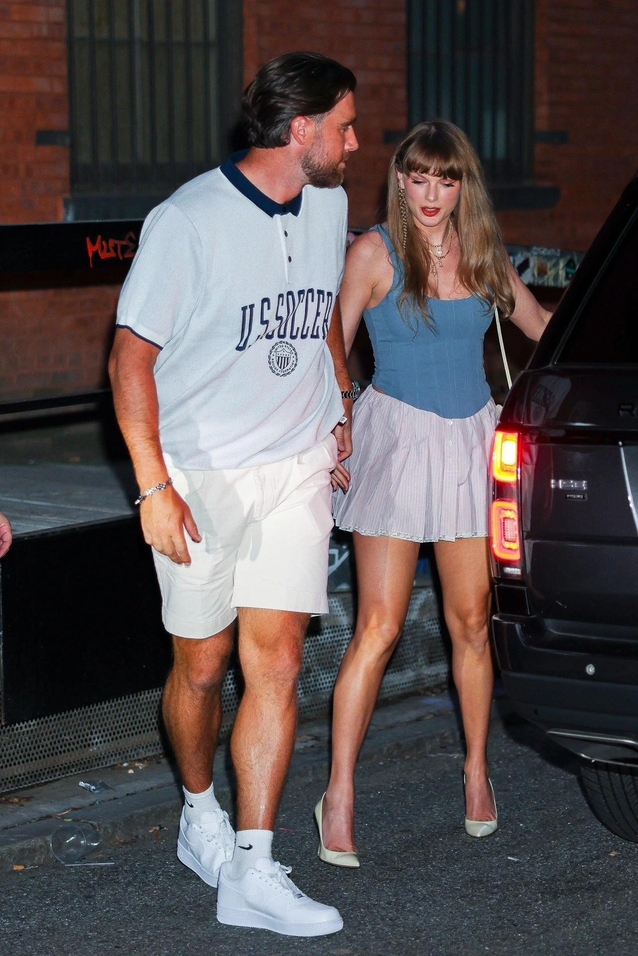 霉霉Taylor Swift最近新动态！


霉霉与男友在纽约甜蜜逛街，1米8高