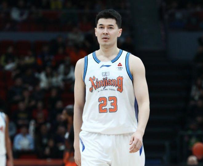 一场加时，换来队长赛季报销。4月9日，新疆男篮确认，阿不都沙拉木在对阵天津一战加