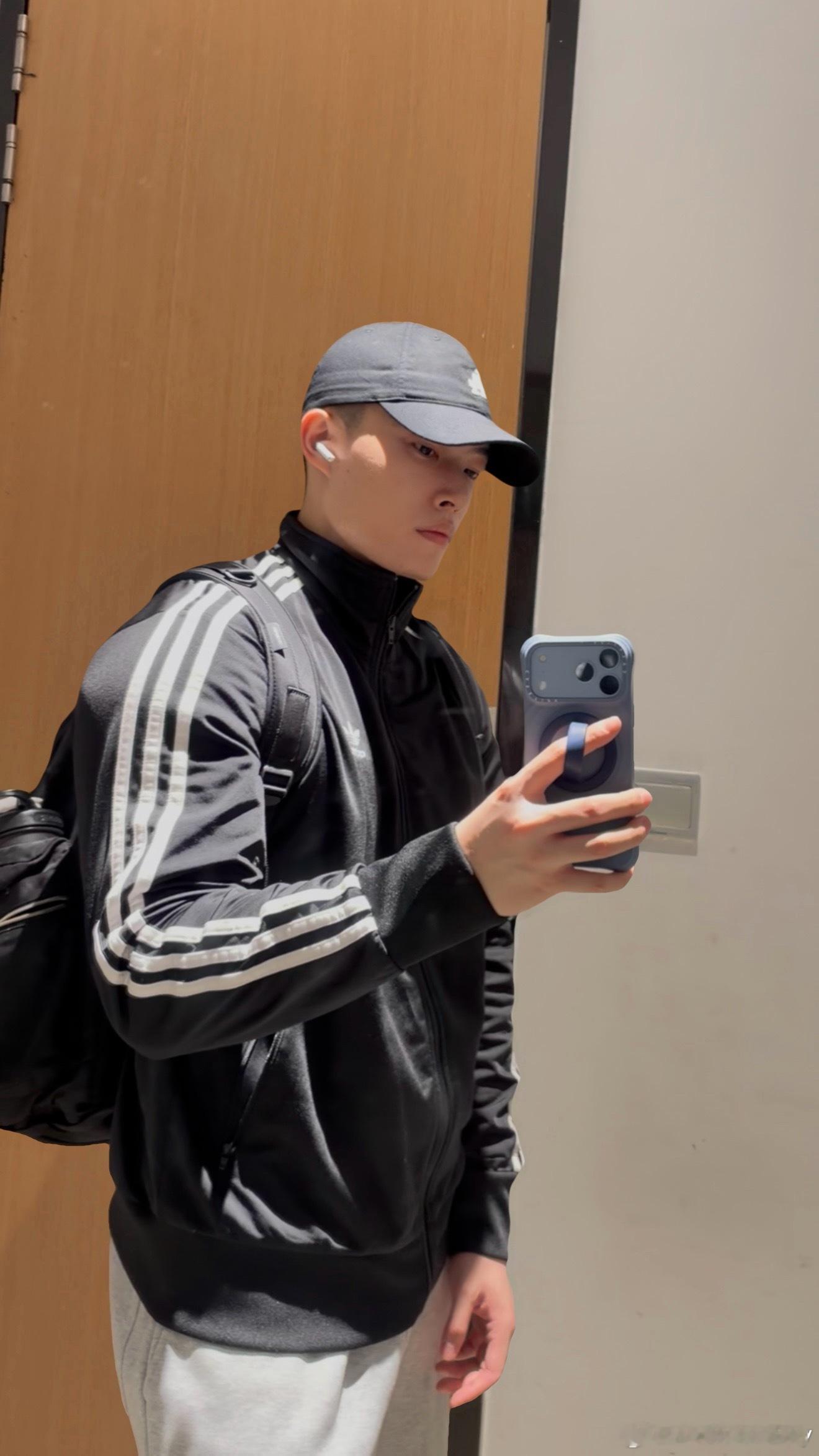 装一下男大 ​​​