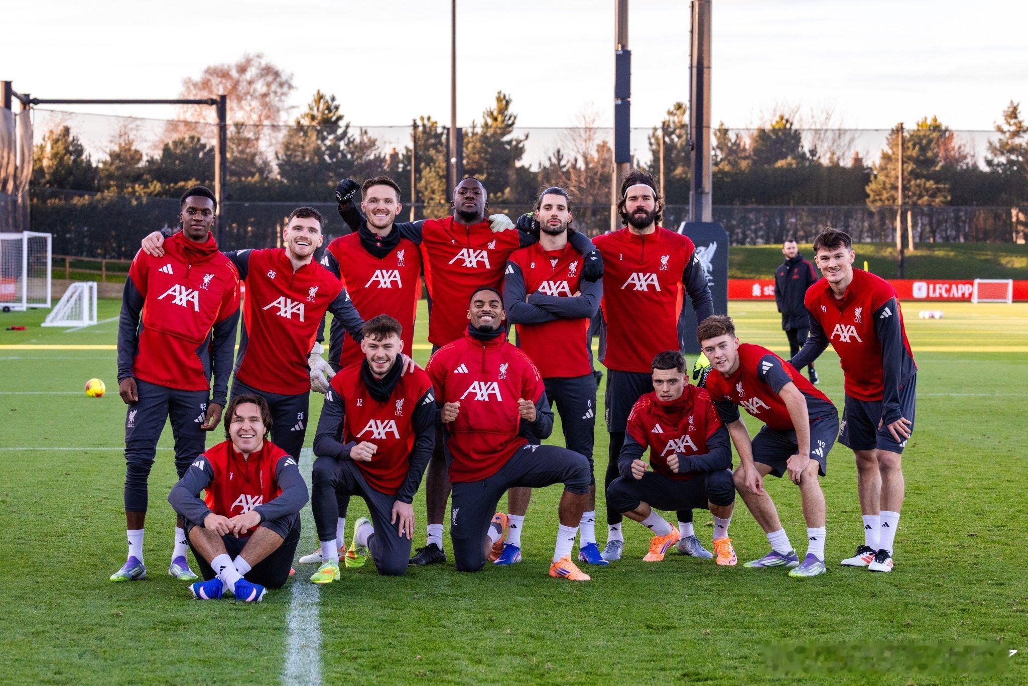 这回是青训组赢了其中有拉姆塞 拉基 