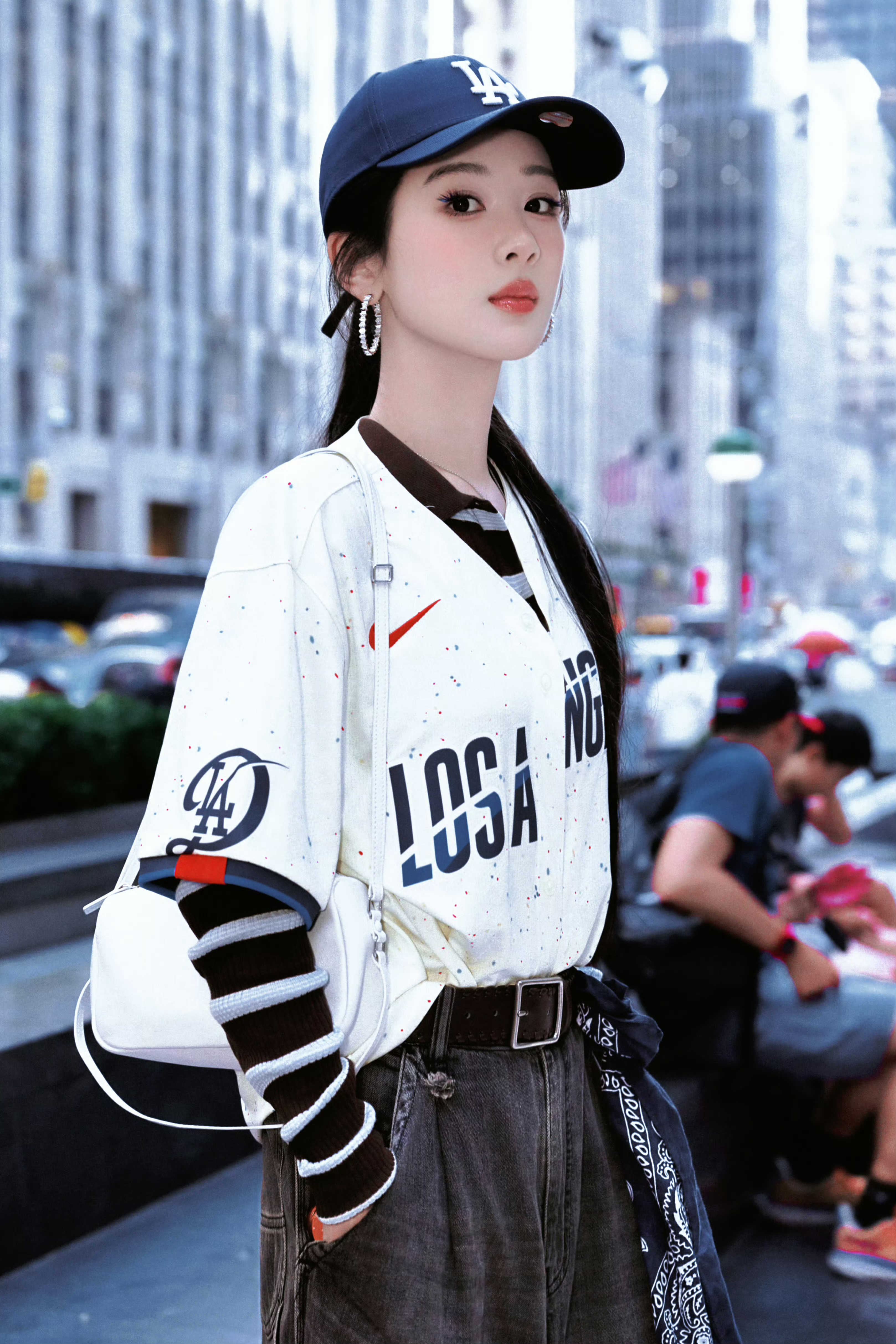 杨紫杨紫董竹君 杨紫玉兰花开君再来 你既如池塘春草，又如深海珊瑚！你的美，可浅尝