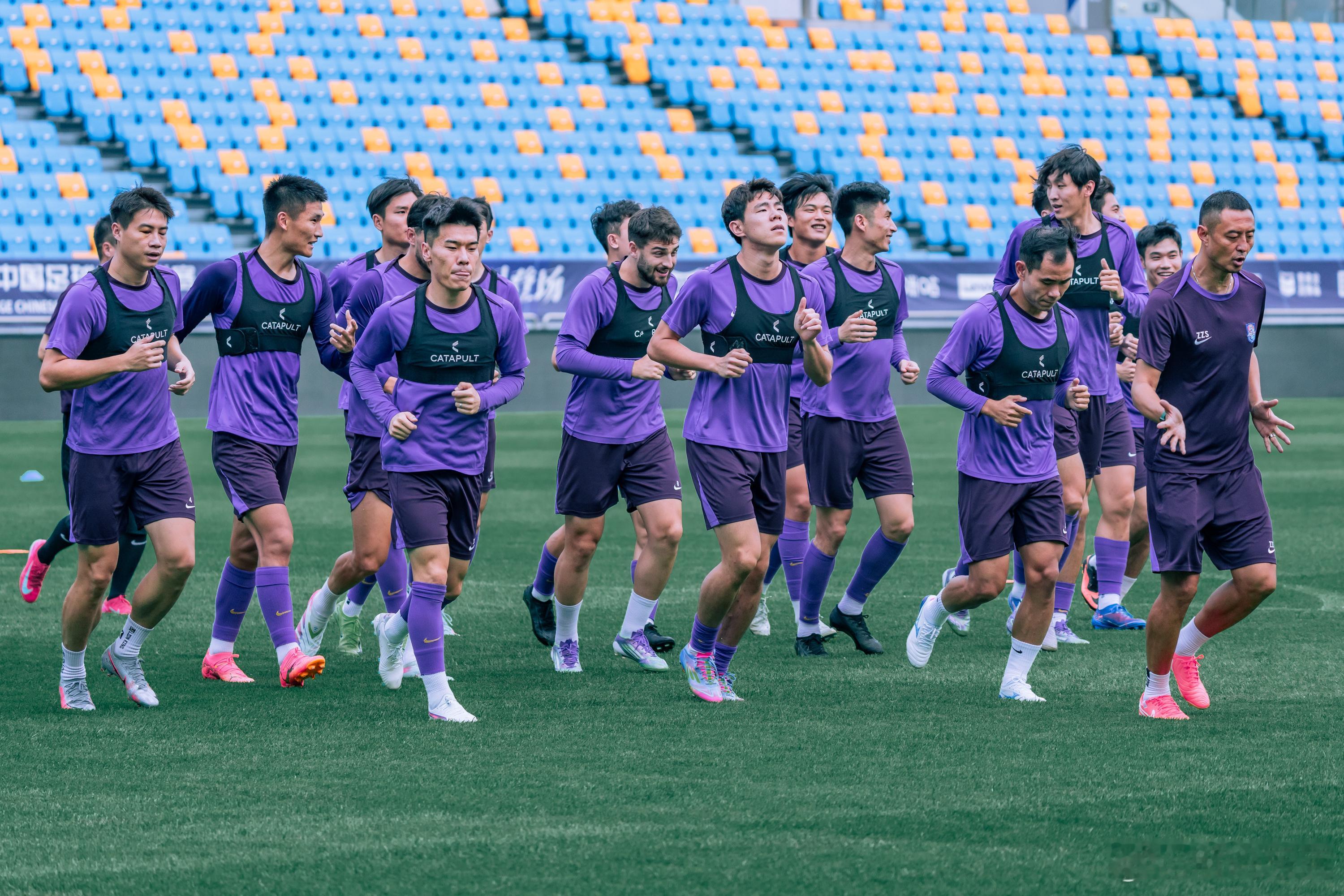 昨天，杨帆的眼那块儿还肿着了。下午见了，各位。 ​​​