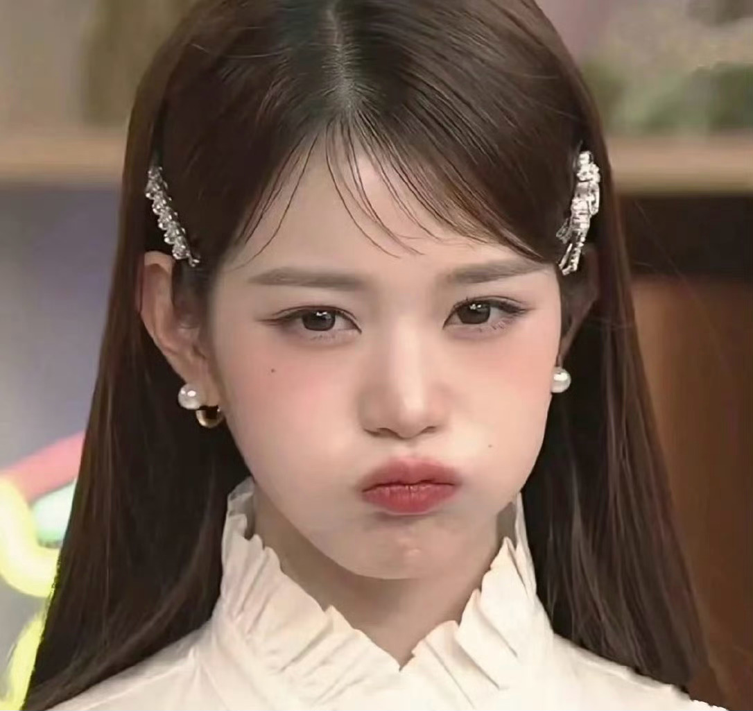 学校里面素颜朝天的女生 ！！！ 