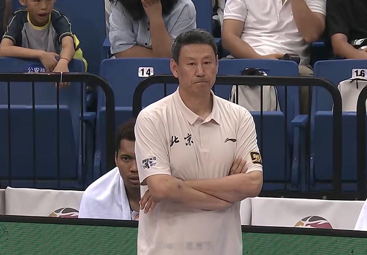 cbaCBA 83-78，北京首钢击败青岛，第一次拿到CBA夏联分站赛的冠军，哈