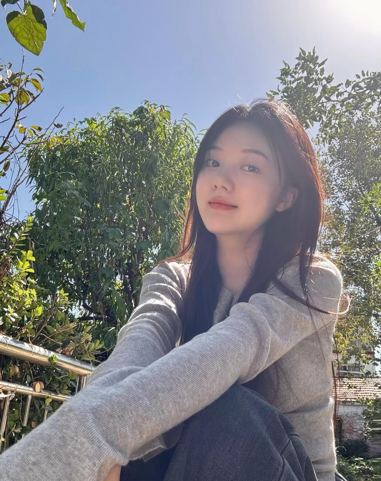 低谷时,安慰自己的一句话是什么? 
大家信不信，一个人可以凭着回忆，爱着一个不联