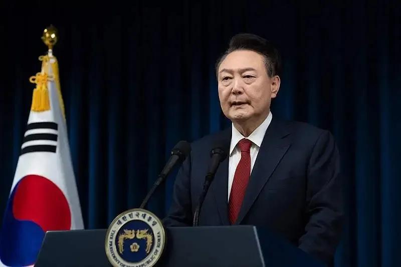 当地时间12日，韩国总统尹锡悦发表对国民谈话。
尹锡悦否认“紧急戒严”是“内乱”