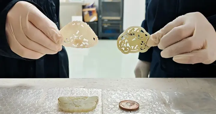 北京海关从“铜摆件”里查获4件清代文物