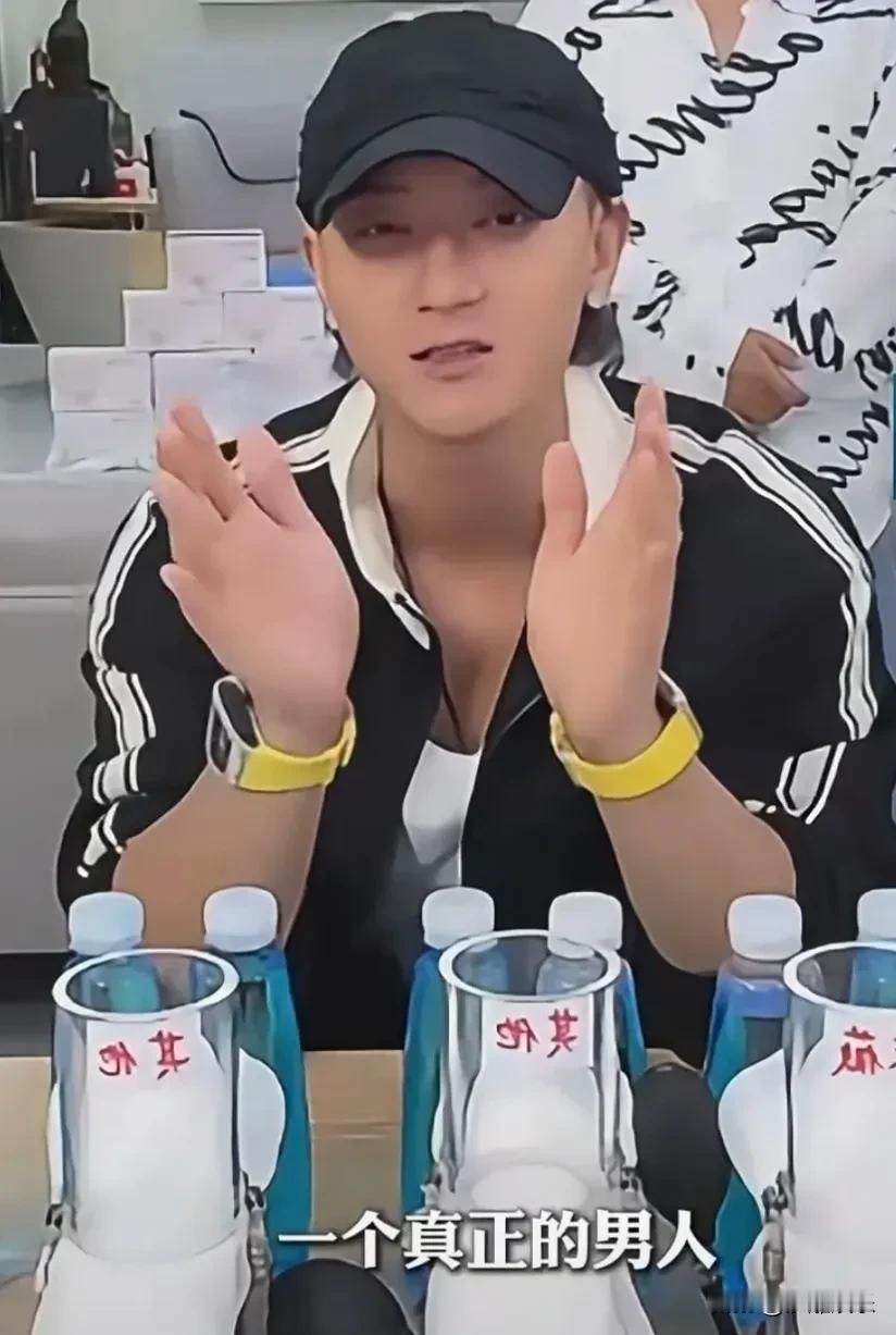 黄子韬的卫生巾生意，真是让人哭笑不得。他最近自曝，东西卖出去1.5个亿了，听起来