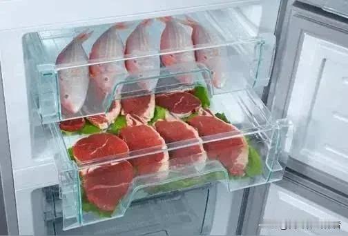 冻肉别乱囤！超时冷冻暗藏健康危机
 
很多家庭的冰箱冷冻区，常年塞满各类冻肉，大