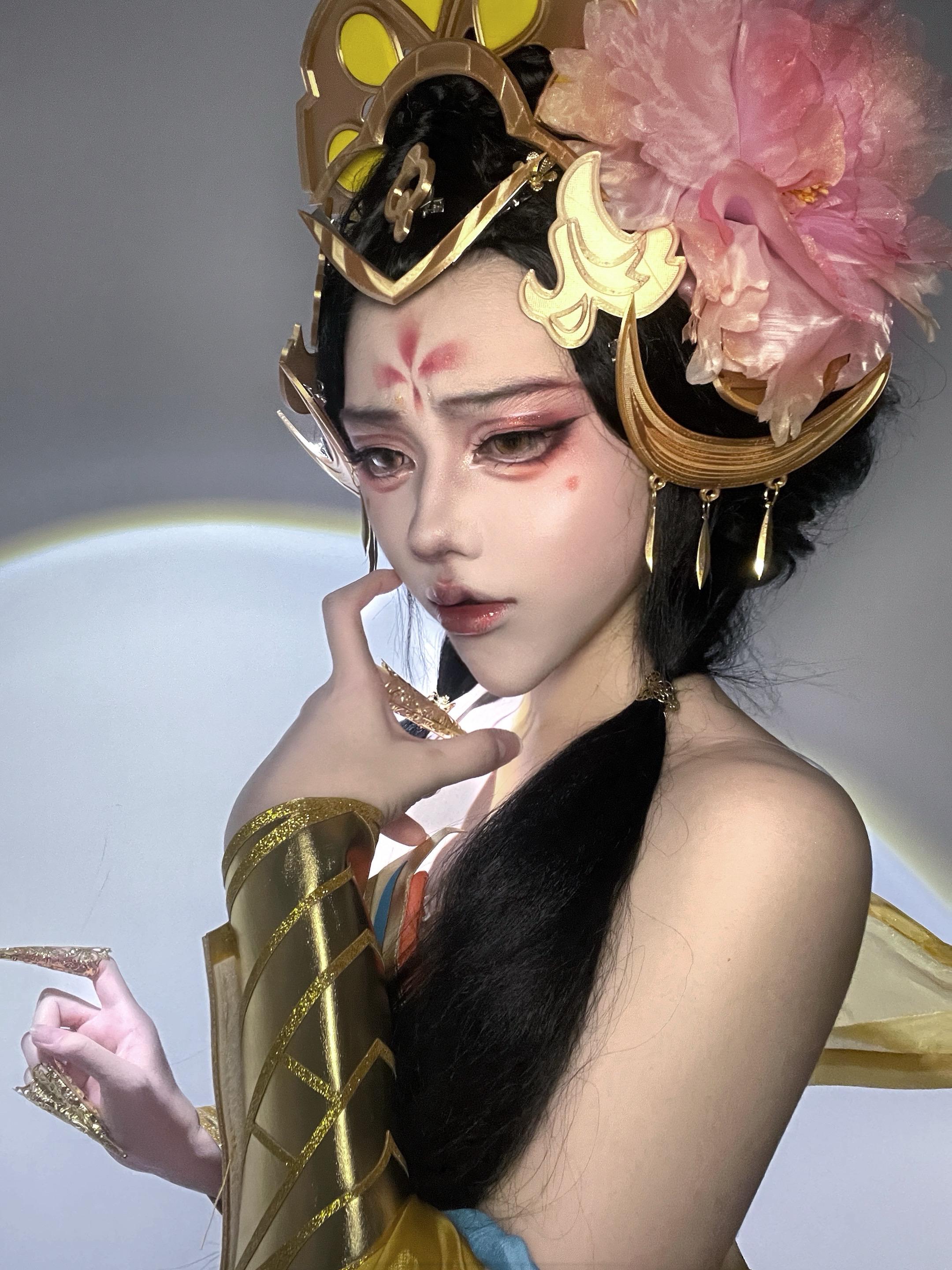 也曾盼过一曲霓裳梦罢。