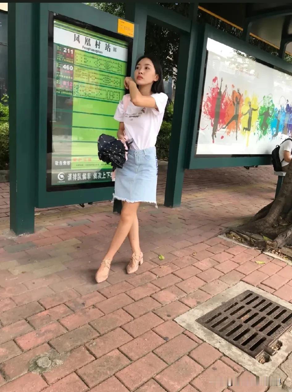 偶遇初中同桌，看了她半天，她好像没认出我来[捂脸]