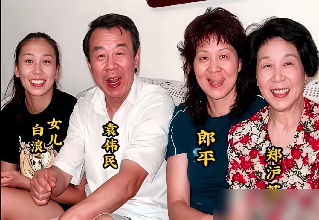 体坛俩精英，
今已不年轻。
功绩载史册，
尽晓其大名。