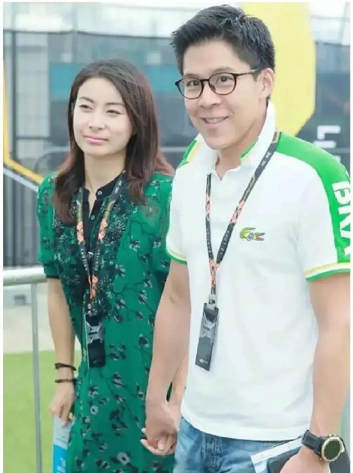 郭晶晶第一胎，儿子，霍家奖励3亿。第二胎，女儿，霍家奖励10亿。第三胎，女儿，霍