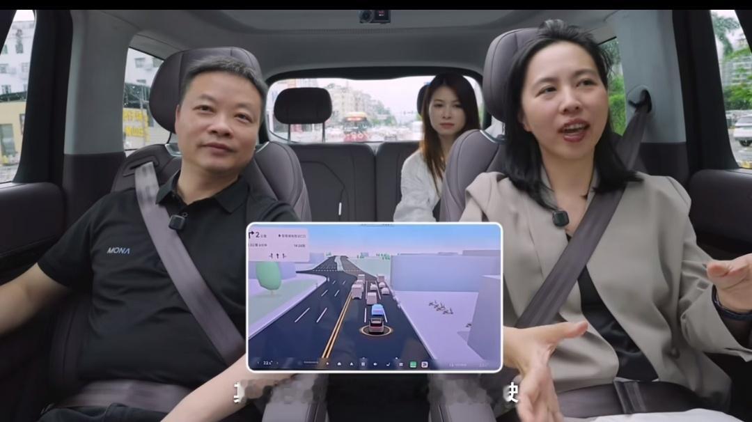 何小鹏完成Robotaxi第一单何小鹏亲自坐上自家Robotaxi，成为内测首位