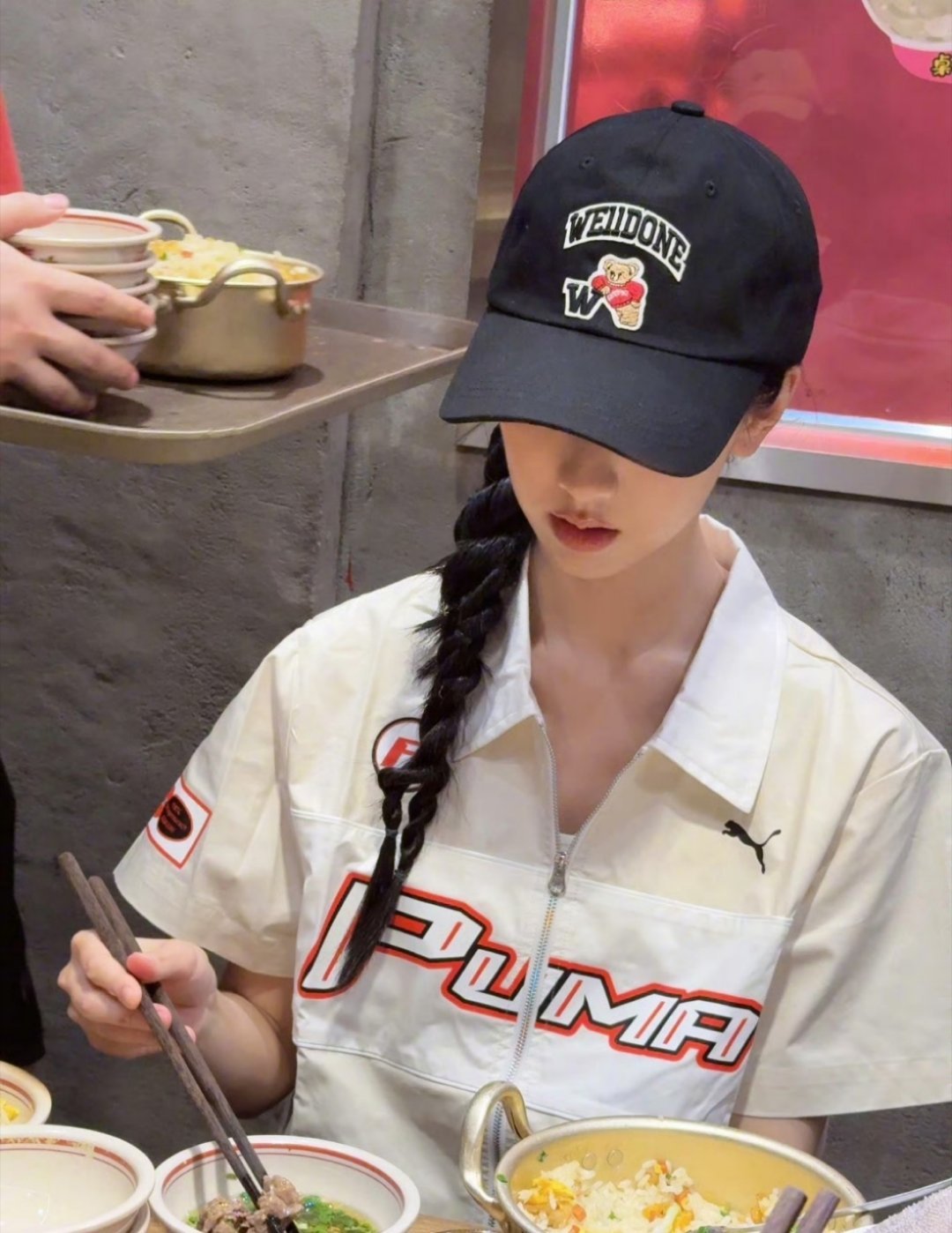 姐真美！！不对不对我认识的陈都灵没那么会吃辣呀[可怜][可怜] ​​​
