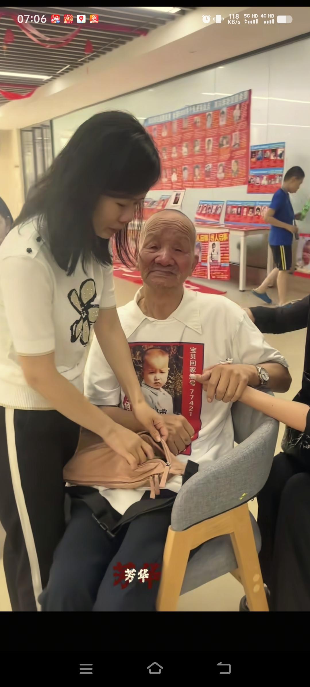 这几天报道的党博爸爸比较多，或许42岁的党博真的该回来了，父亲都70多岁了，真的