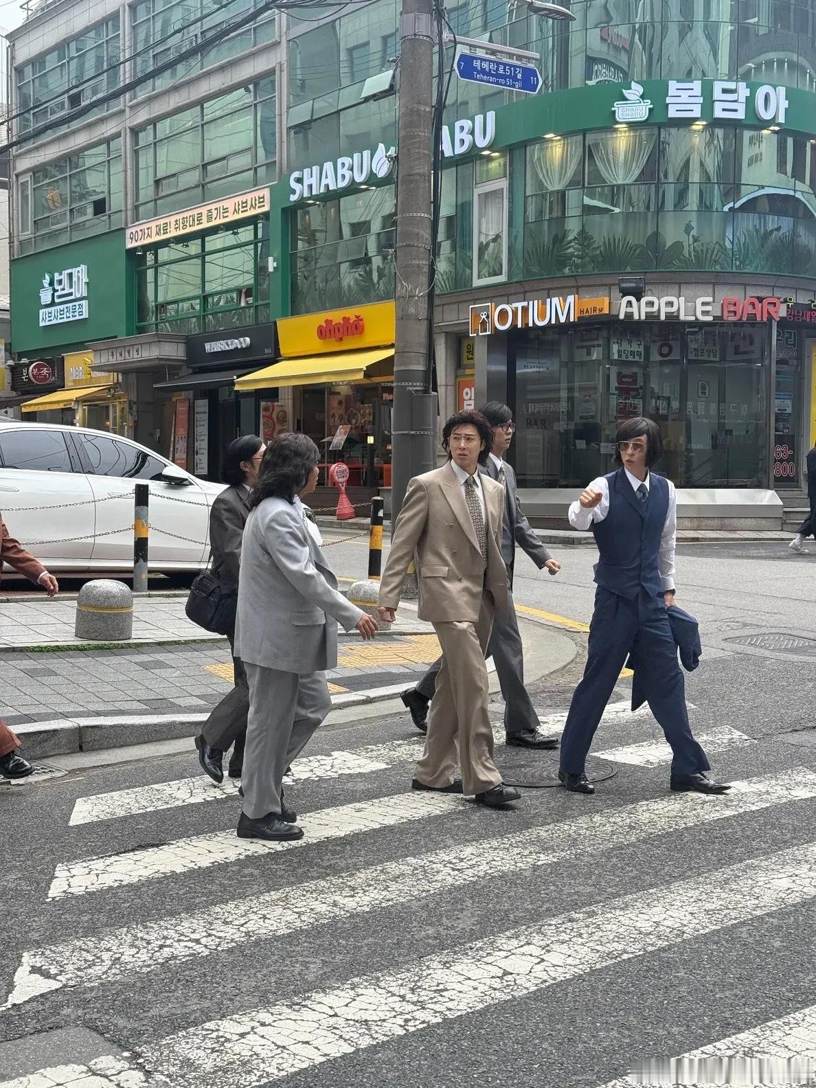 允在  260528 郑允浩  拍摄《闲着干嘛呢》路透cr：belda_8oy 