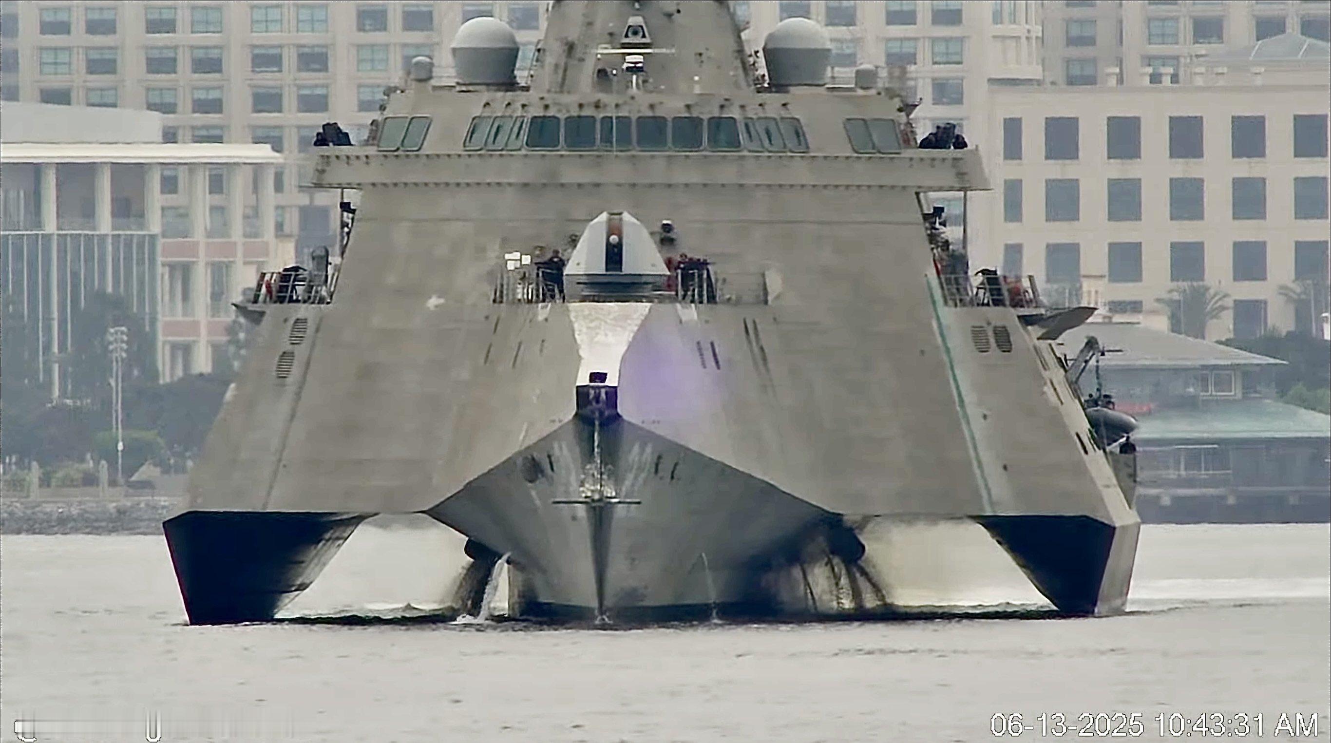 堪萨斯城号USS Kansas City (LCS 22) 驶离圣迭戈 ​​​