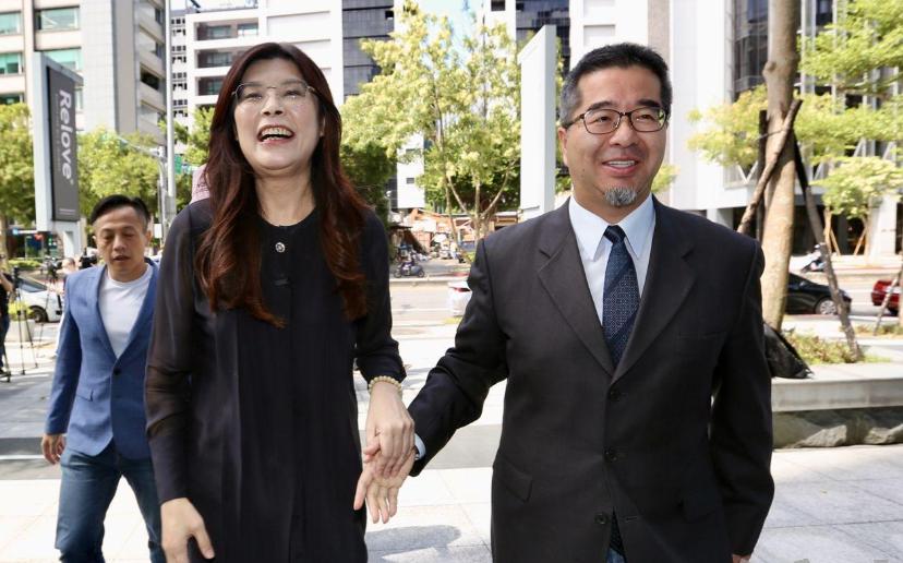 “马办”风波持续延烧，郑丽文遭逼宫，民进党冷笑：省得我动手！
 5月底的台湾政坛