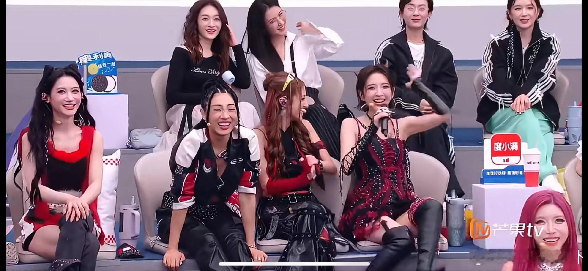 唐艺昕说这两句一开始也不是我的唐艺昕回应歌词分配争议唐艺昕开头没偷摸骂我两句吧唐