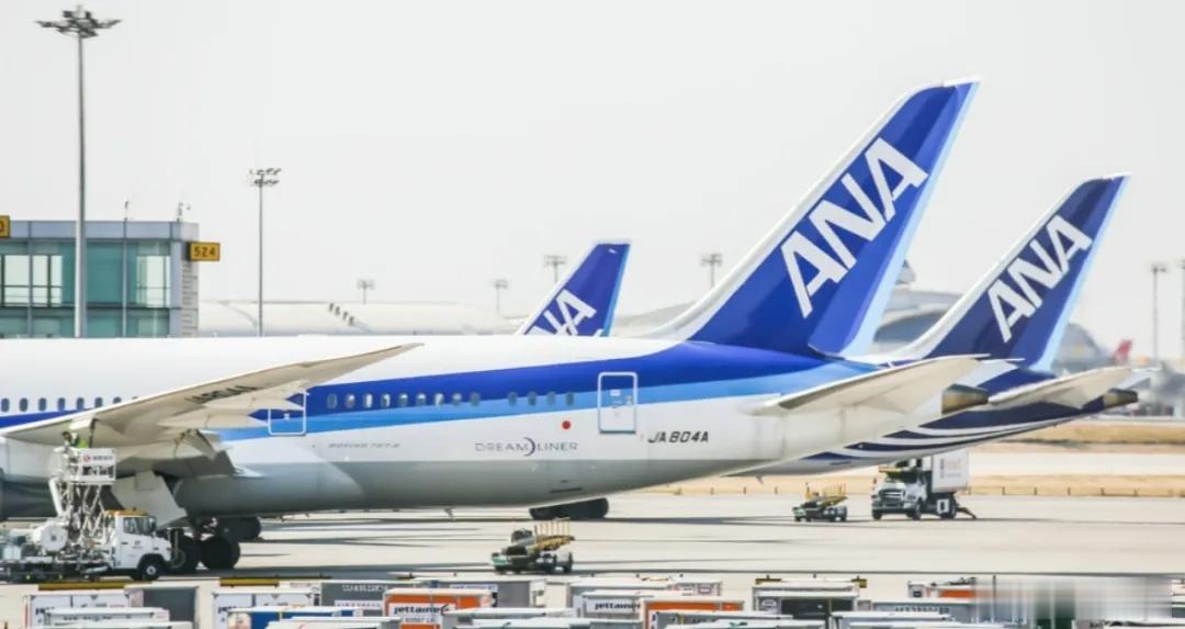 波音又连续2起离谱事故！4月24日，日本全日空航空公司（ANA）一架波音787喷