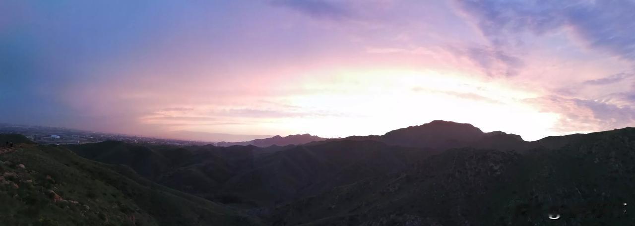  偕手夕阳，等待皎月