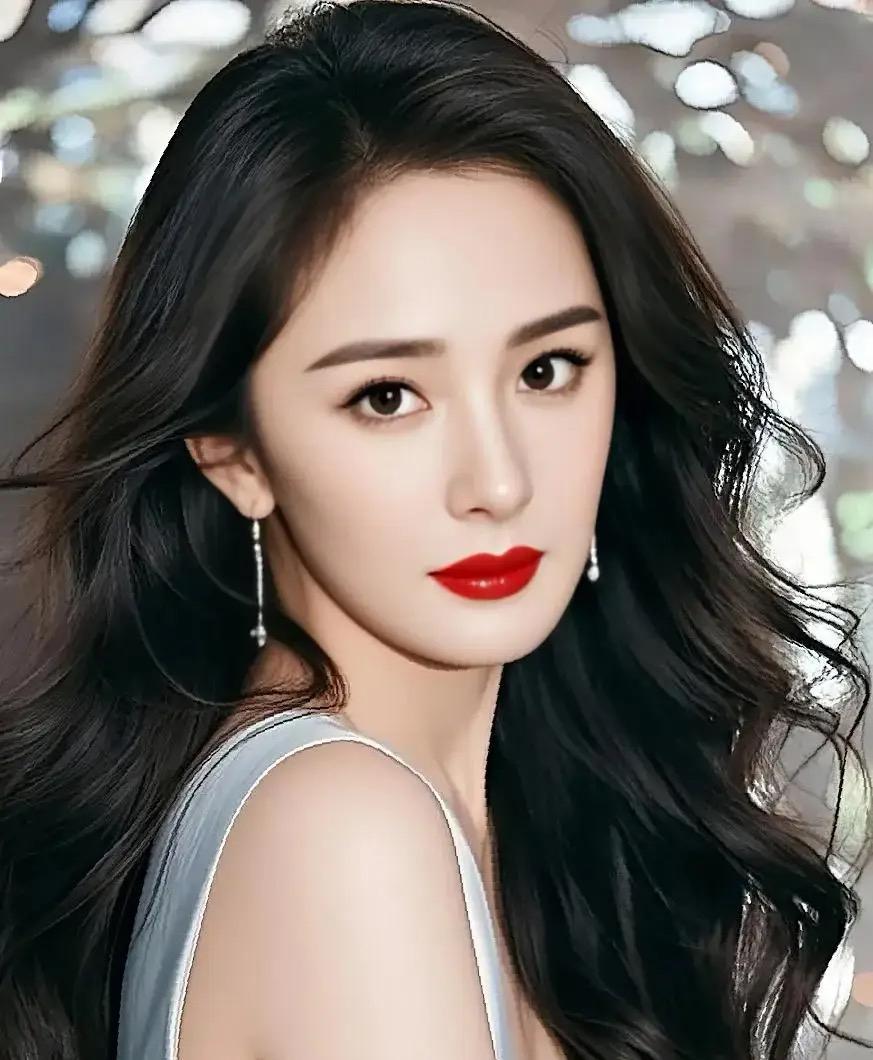杨幂飞去看女儿，
停留常常就两小时出头，
到底图啥呢？

热评里有人抬杠“三周飞