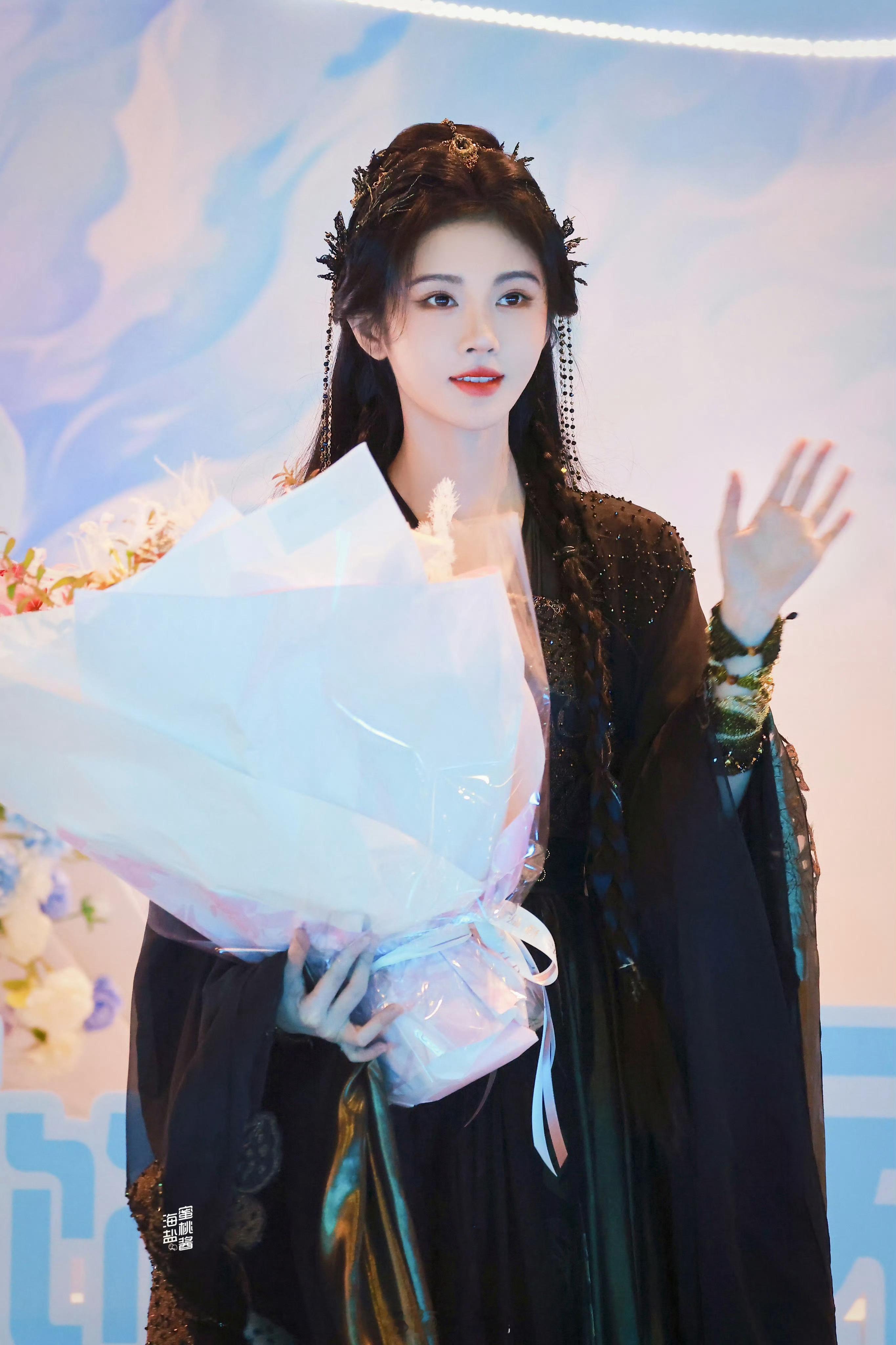 郭敬明新剧《月鳞绮纪》出妆造型主演：鞠婧祎、曾舜晞、陈都灵、田嘉瑞、闫桉 