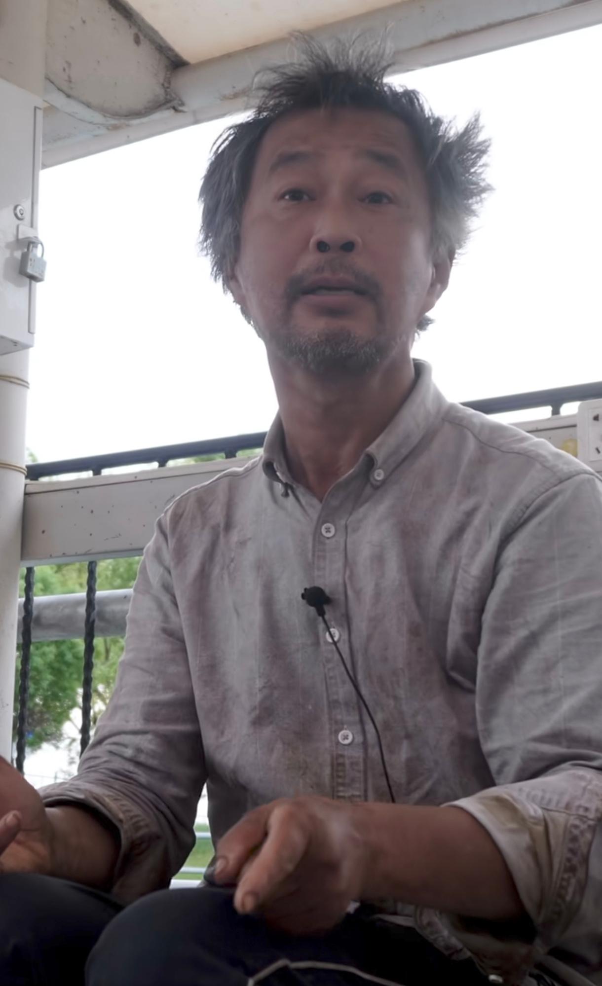 我现在才发现流浪大师沈巍完全选择错了生活方向，他不应该选择流浪和捡垃圾的生活。他