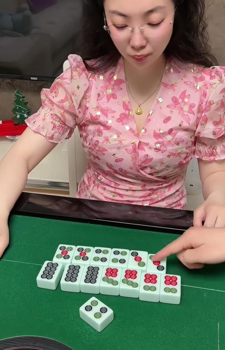 请问这牌四饼能胡么？还有这牌胡哪几张？